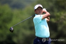 드라이버 티샷하는 최경주