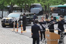 전국노래자랑 악단 단조 톤, 느린 템포 연주로 맞이