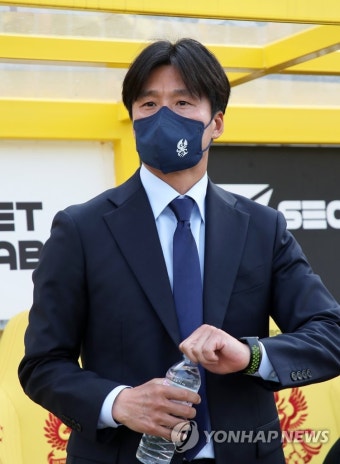 전 구단 상대 승리에 도전하는 광주FC 이정효 감독