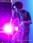 K-POP 댄스로 이겨내는 전쟁의 불안함