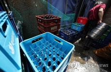 주말 장사 뒤 빈 상자가 먼저 눈에 들어오는