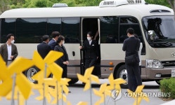 봉하마을 방문한 김건희 여사