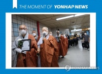 [모멘트] &apos;고인이 된 발달 장애인을 추모하며&apos; 대표 이미지