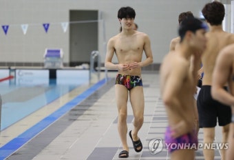 훈련하는 황선우 선수