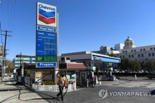 백악관, 유가 급등에 연료 수출 제한카드 만지작