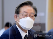 RE100 실행 토론회에서 축사하는 이재명 의원