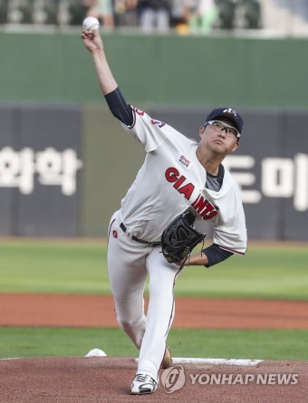 롯데 선발투수 박세웅 역투