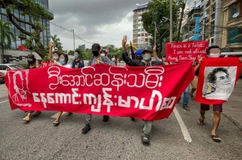 미얀마 수치 가택연금 중 생일…양곤 등서 기습 시위(종합)