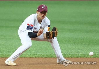 로스앤젤레스 다저스 신예 김혜성, 팀 동료들과 코치진으로부터 높은 평가 받아 현재 감독까지 극찬