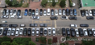 고유가시대 출근은 대중교통으로…가득찬 주차장