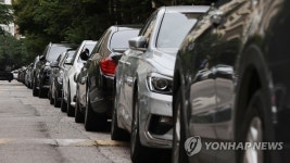 고유가시대 출근은 대중교통으로…가득찬 주차장