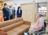 수원 보훈요양원 방문한 이기순 차관