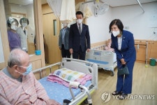 수원 보훈요양원 방문한 이기순 차관