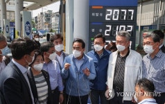 민주, 고유가 대책 제시하며 주유소 현장 방문…민생모드 강화