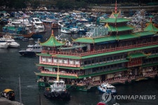 바다에 버린거냐 홍콩 명물 해상식당 남중국해 전복에 의혹