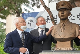 '연평해전 20년' 윤영하 소령 부친, 병상서 