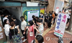 영업종료 을지면옥 앞 손님들 장사진
