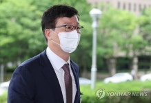 법무부 들어서는 송경호 서울중앙지검장