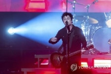 록그룹 그린데이 리더, 낙태권 폐지에 美 시민권 포기 선언