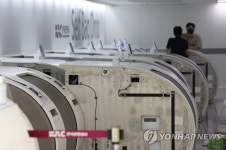 손님 맞을 준비로 분주한 김포공항 국제선 청사