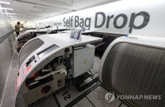 손님 맞을 준비로 분주한 김포공항 국제선 청사