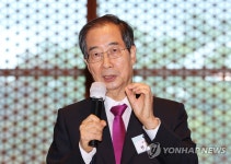 출입기자단과 간담회 하는 한덕수 총리