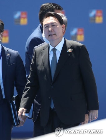 나토 정상회의 참석하는 윤석열 대통령