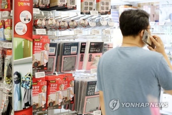 '러브버그' 도심 확산에…방충망 수요 급증