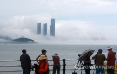 부산 해안가 해무 장관