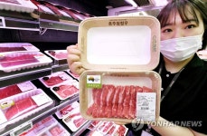 홈플러스, 축산 포장재 친환경 종이 소재로 교체