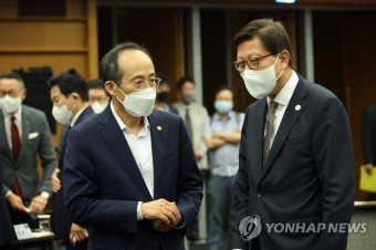 대화하는 추경호 부총리와 박형준 부산시장