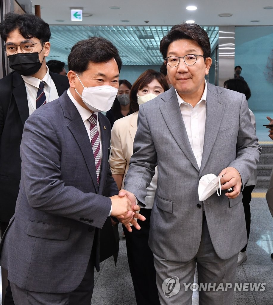 국민의힘이 겪는 논란, 권성동 공수처 강제구인 무법적 행태 강한 비판