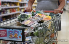 살인적 인플레에 선진국 서민도 고통…푸드뱅크 이용자↑