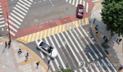 횡단보도 앞 일시정지 후 우회전