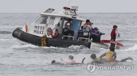 서퍼·피서객 안전 책임진다…부산 서프구조대 출범