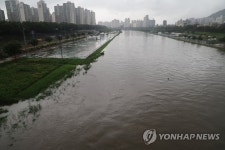 중랑천 수위 상승…동부간선도로·내부순환로 일부 통제(종합)
