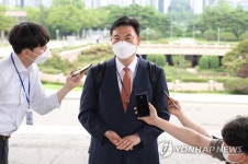 3차 검·경 협의체 회의 향하는 최종상 경찰청 TF 단장