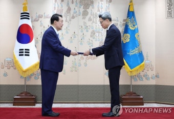 신임장 받는 정재호 주중대사
