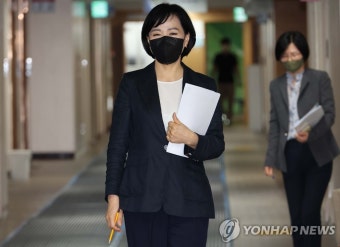 대통령실, '文정부 임명' 한상혁·전현희 업무보고 배제 검토