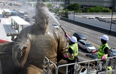 새 광화문광장 맞이 목욕재계