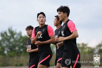동아시안컵 대비 훈련하는 나상호, 황인범