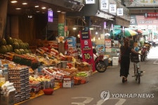 코로나19 재유행에 한산한 재래시장