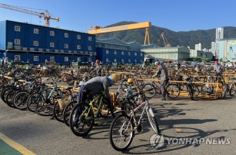 출근하는 대우조선해양 근로자들