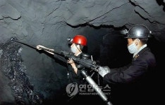 북한서 이달 초 탄광 붕괴로 광부 매몰…영웅정신 미화