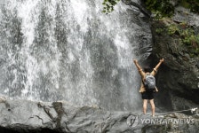 더위 날리는 수락폭포