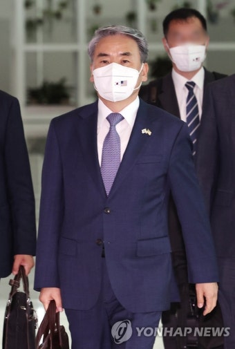 한미 국방장관 회담 참석차 출국하는 이종섭 장관