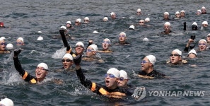 해사 생도 더위 잊고, 파도 극복