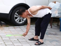 경로당은 문 닫지 않기를…무더위 속 노인들 냉가슴