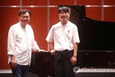 뮤지컬 첫사랑 음악감독과 작곡가