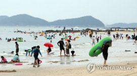 피서객들로 붐비는 대천해수욕장